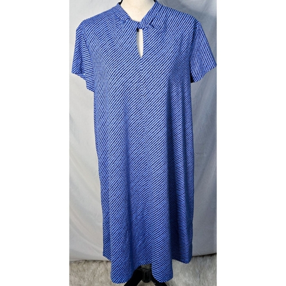 J. McLaughlin Dresses & Skirts - J. McLaughlin Blue Diagonal Stripe Keyhole Midi Dress